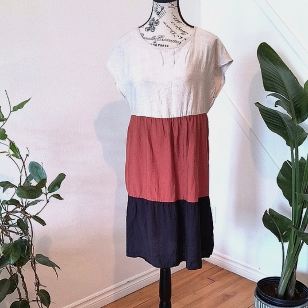 Emery Rose Colorblock Dress in Cream, Rust, and Black. Size Small